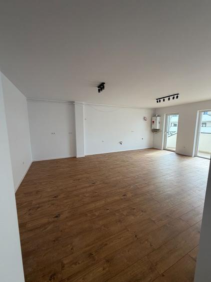 Apartament două camere, finisat nou, zona Eroilor