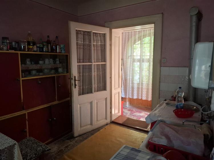 Casă mare cu spațiu comercial pe colț in Nadlac