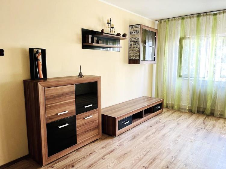 Apartament renovat, 2 camere decomandate, etaj 2 – IC Frimu