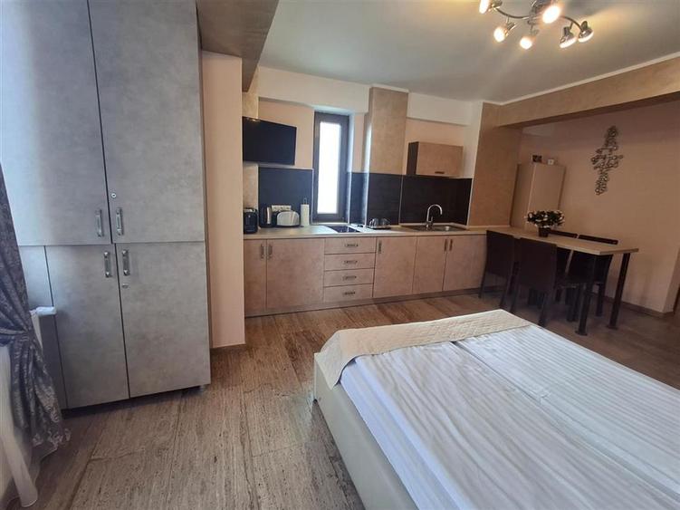 Studiou de lux cu balcon 40 mp utili in zona Centrala