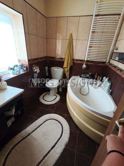 Casă individuală spațioasă cu garaj și curte generoasă – Ghiroda
