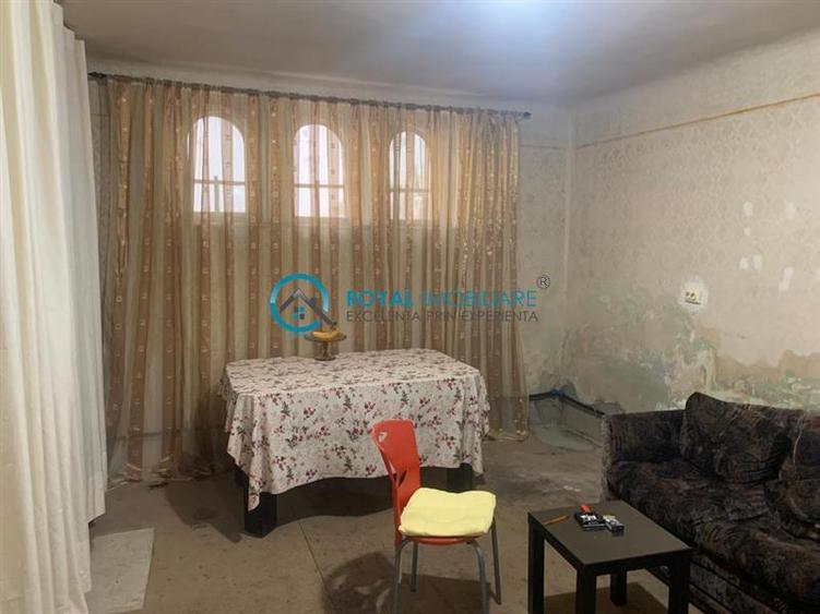 Royal Imobiliare - Vanzare Casa D+P+M, Ultracentral