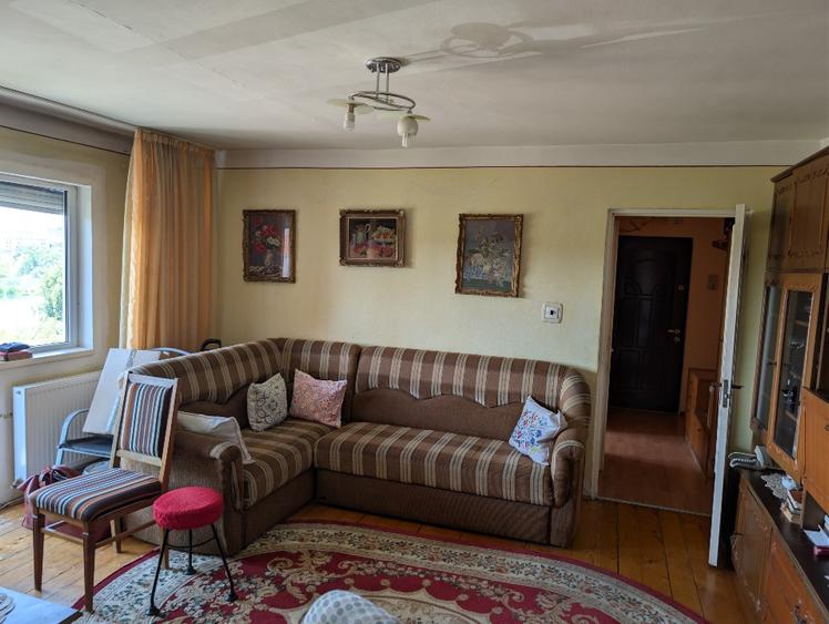 Vând ap. 2 camere strada Sovata