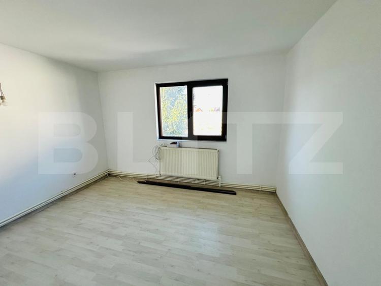 Casa (2 apartamente) de vanzare, 198 mp, zona Lunca Cetatuii