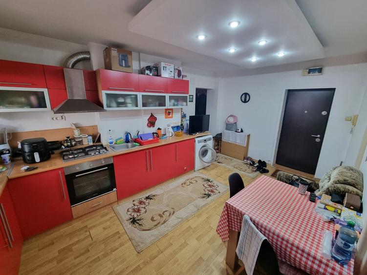 Apartament 2 camere zona Poarta 6
