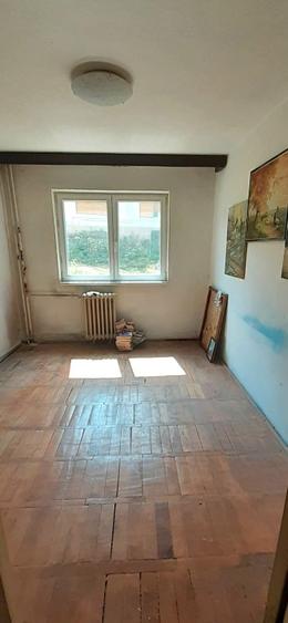 Vand apartament 3 camere in Moroasa 2