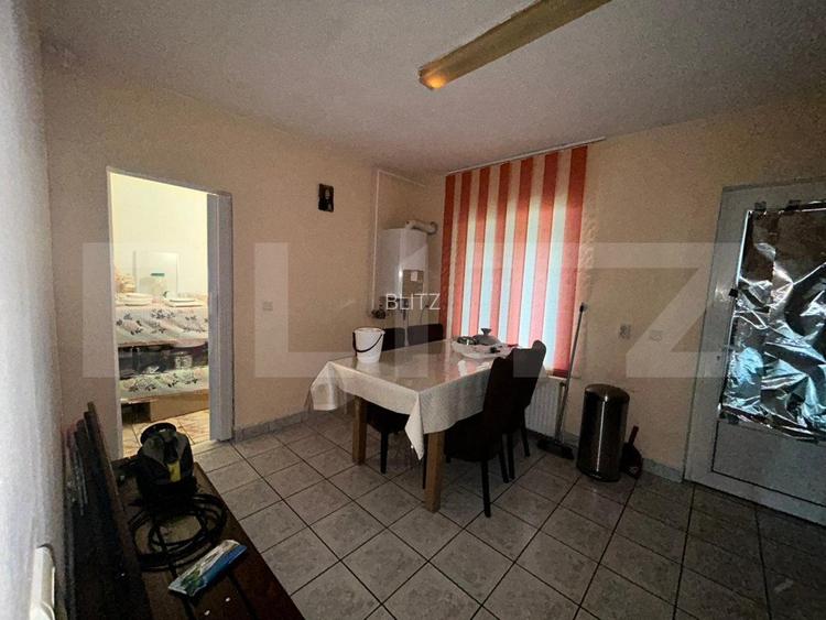 Casa de vanzare  , 258 mp  utili + 418 teren, zona Closca - 6