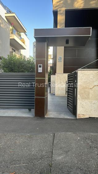 Apartament în vilă | 4 dormitoare | Curte cu grădină japoneză | Garaj, Mă