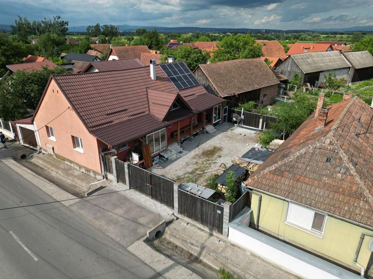 Casă de vanzare 6 camere 220 m² utili cu 376 M² teren la șosea