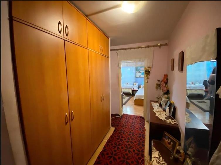 Decomandat 35 mp la etajul 2 cu centrala propie in bloc izolat