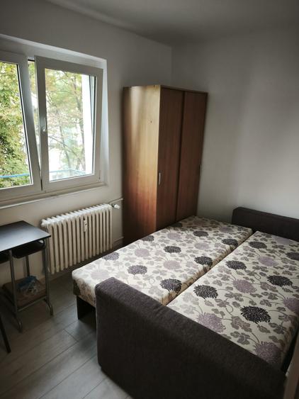 Apartament cu 2 camere, etajul  3/4, zona Podu Ros