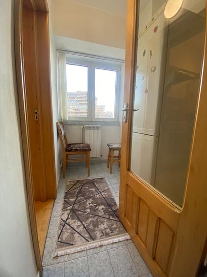 Garsoniera vis a vis de Hala Centrala