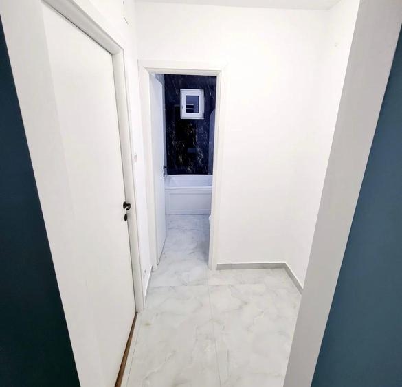 2 camere piata resita etaj 2