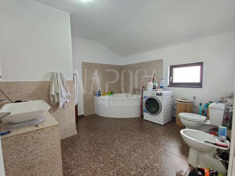 Casa 5 camere de vanzare in Floresti