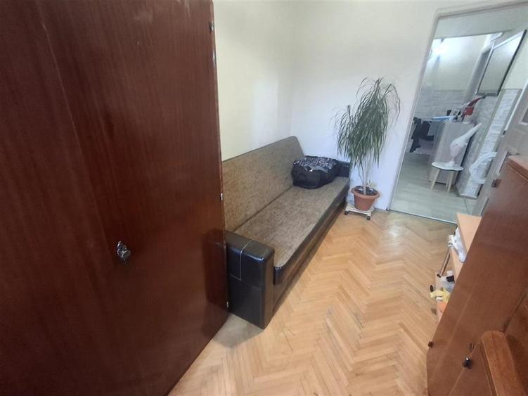 Apartament 3 camere decomandat 2 balcoane pivnita zona Valea Aurie