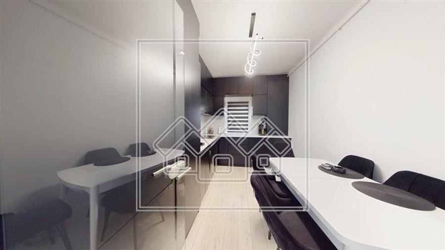Ap cu 3 camere, balcon, 2 locuri de parcare, mobilat modern