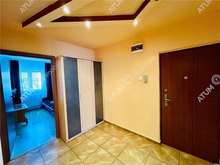 Apartament cu 3 camere decoamndate in zona Mihai Viteazu