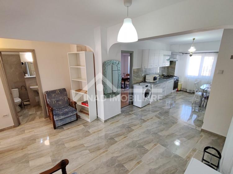 Apartament cu 3 camere, 80 mp, 2 bai, zona Centrala (Piata Cipariu)