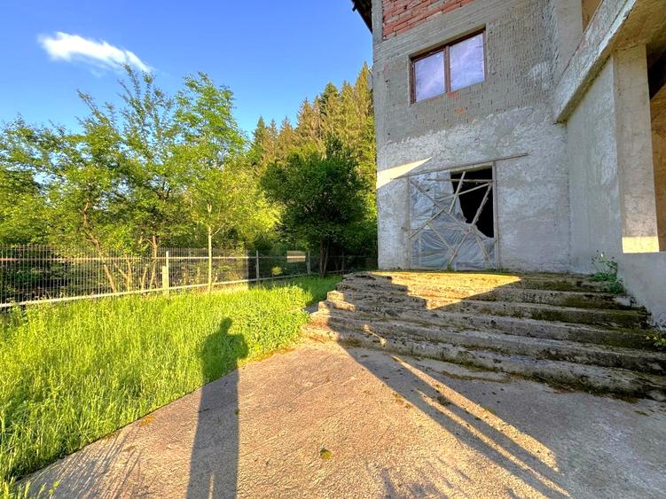 Investiție montană: motel + restaurant, ~20 camere, zona Bicaz–Durău