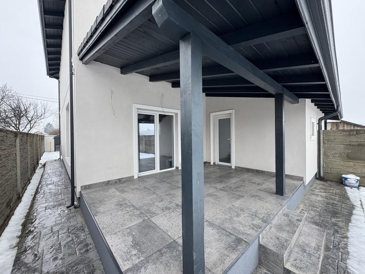 1/2 Duplex Utvin,4 Camere,2 Bai,Toate Utilitatile