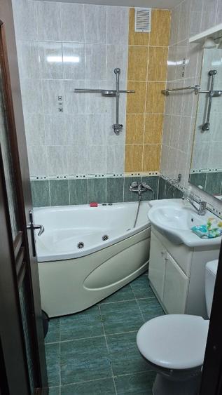 Închiriez apartament 3 camere