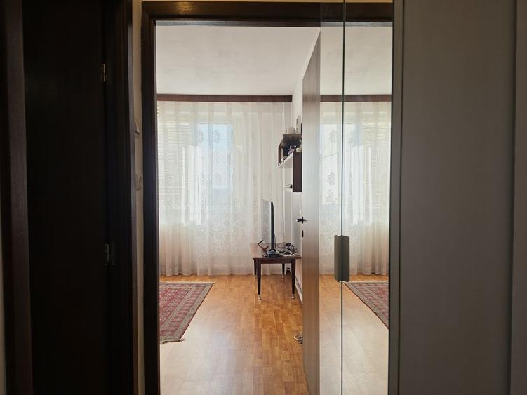 Astra zona școala 7 strada Apollo apartament 3 camere Liber la vânzare