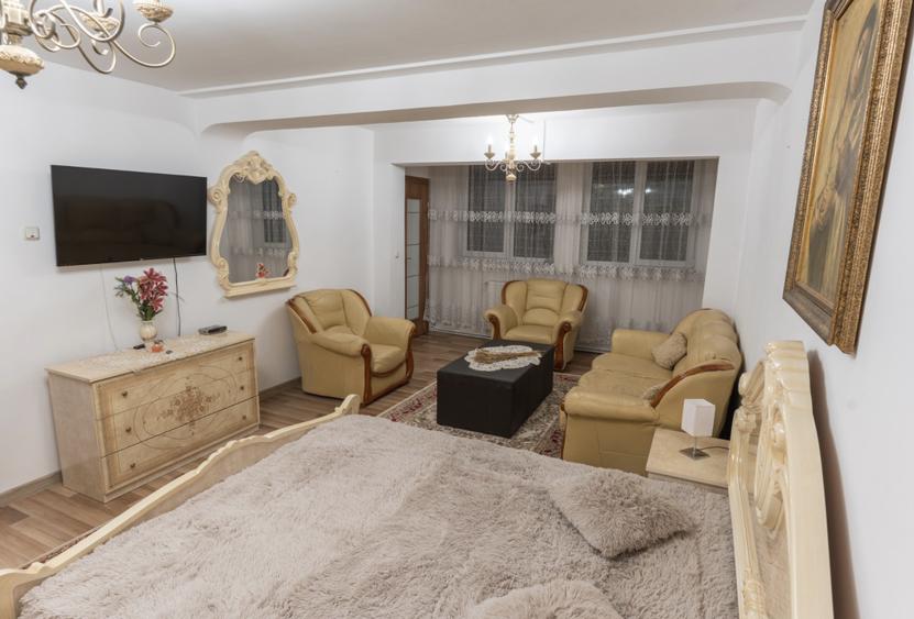 Pensiune Turistică cu Sala de Mese + Casă de Locuit în Cristesti