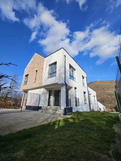 Duplex de vanzare ,136 mp, Tautiului