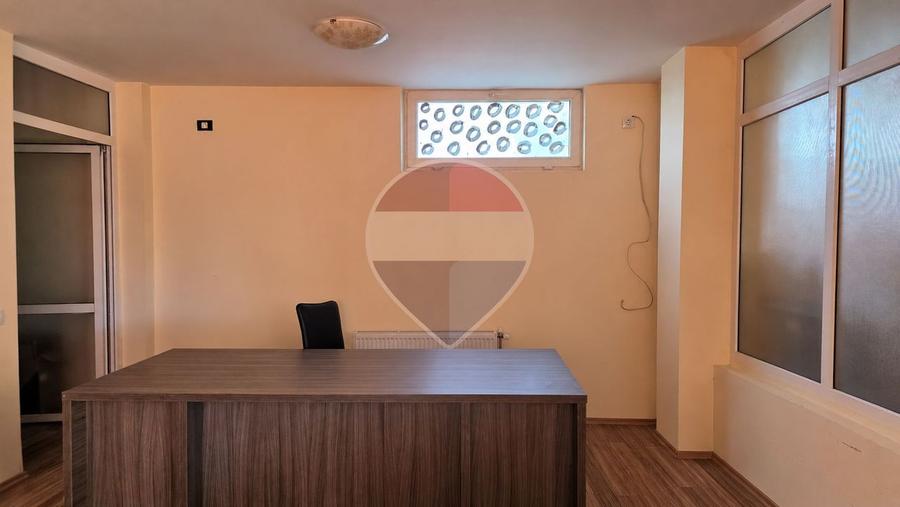 Doua case de vanzare în zona Izvoare