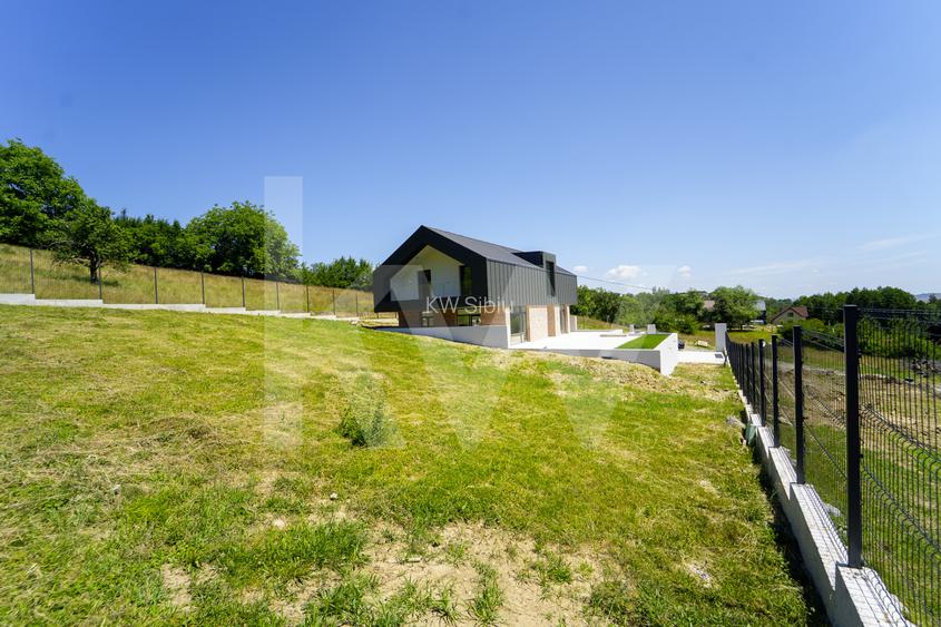 Casă arhitectură modernă cu panoramă spre Munții Făgăraș și Cetatea Cisnădioara - 54