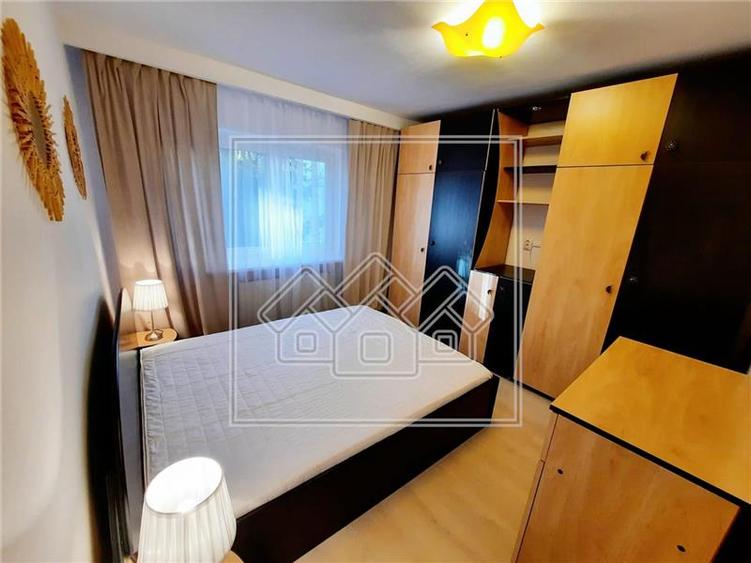 Apartament cu 3 camere, 2 bai, balcon, zona Strand