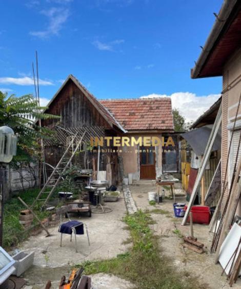 OKAZIE! Casă Centru 4 Camere Baie Bucatarie 483 mp Teren Renovabila Asfalt Utili
