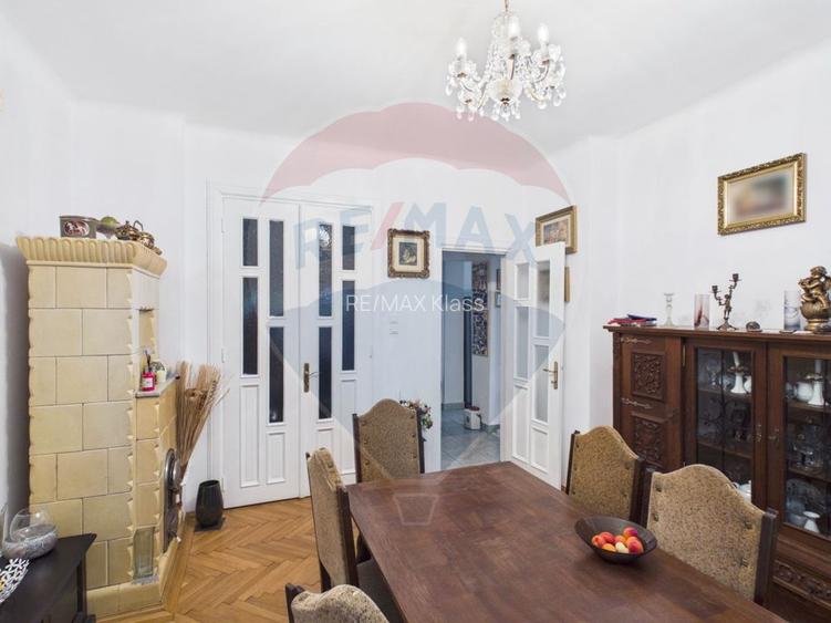 Vila generoasa cu 5 camere si curte, de vanzare in zona 13 Septembrie - 7