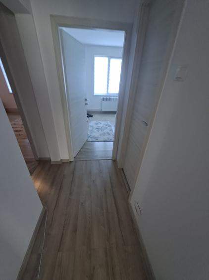 Apartament cu 3 camere decomandat, etaj 4/10, zona Alexandru cel Bun