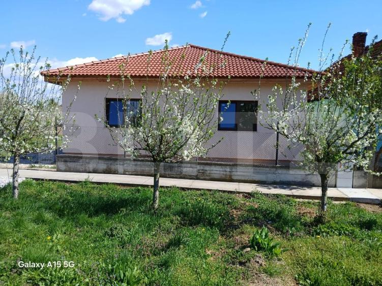 Casa cu 3 camere de vanzare , 120mp, teren 500 mp, in Lazuri