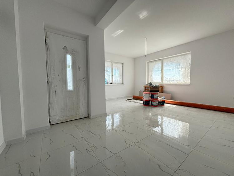 Duplex 4 camere, 110 mp utili, 335 mp teren, toate utilitatile -Giroc