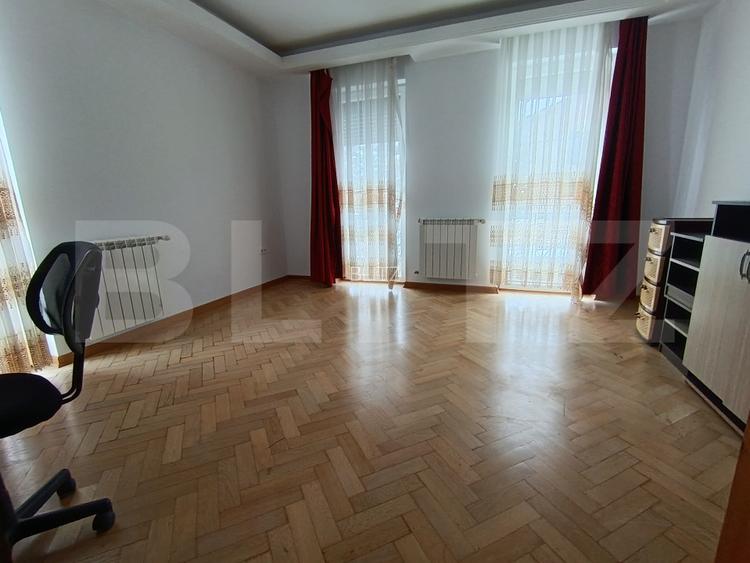Casa Ultracentral cu 5 camere în suprafață de 300 mp și un teren de 600 mp - 13