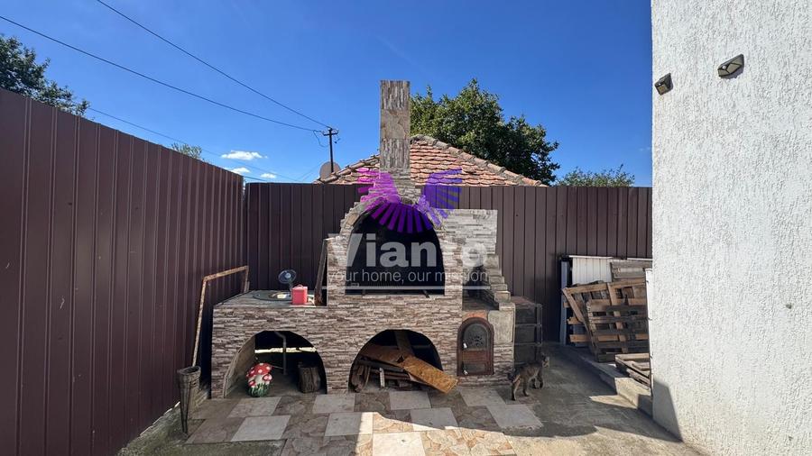 Casa Individuala de Inchiriat 5 Camere - Curte cu Zona de Barbeque-Gusterita
