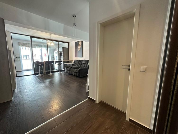 Inchiriez apartament DECOMANDAT 3 camere cu parcare si boxa