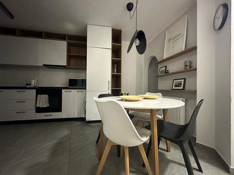 Amazing huge 3-room apartment in the University Square area