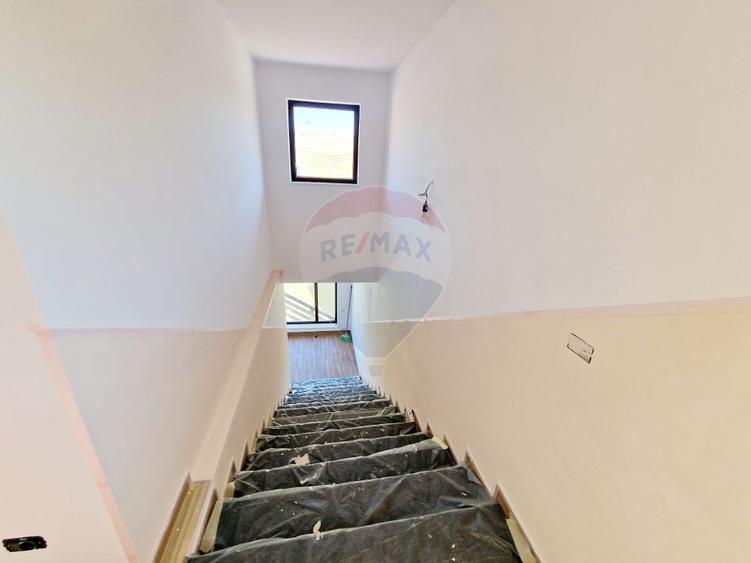 Casă / Vilă cu 8 camere de vânzare în zona Balaur