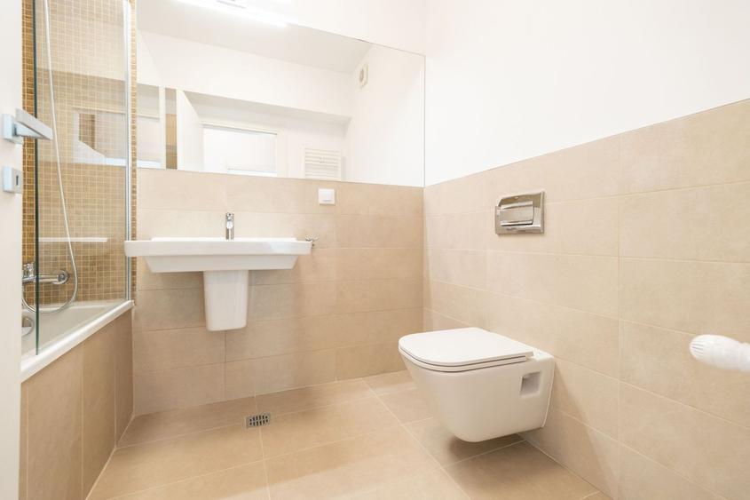 De inchiriat- apartament cu 3 camere + terasa 60mp+ parcare- Iancu Nicolae