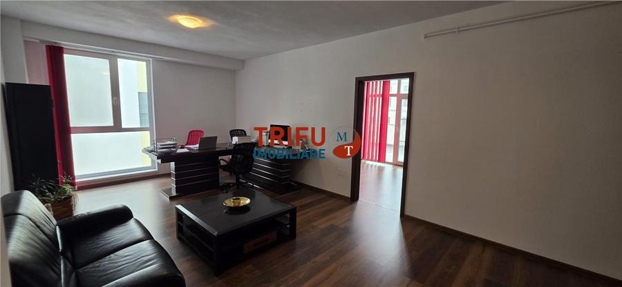 Apartament cu 3 camere,terasa si garaj