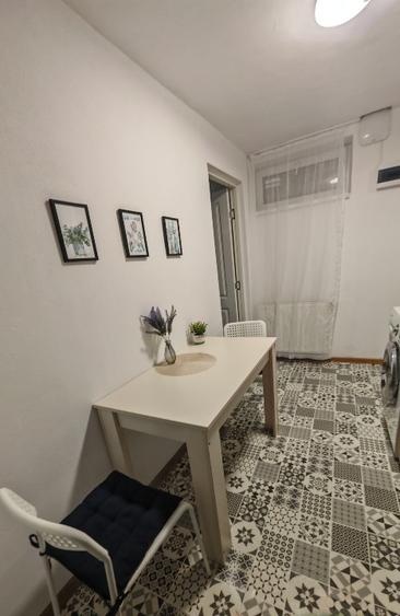 Proprietar vând apartament 2 camere, Brașovul Vechi, mobilat utilat PLUS curte