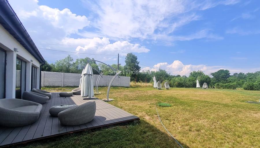 Pensiune moderna 12 camere 4600 mp Valea Avrigului - 2