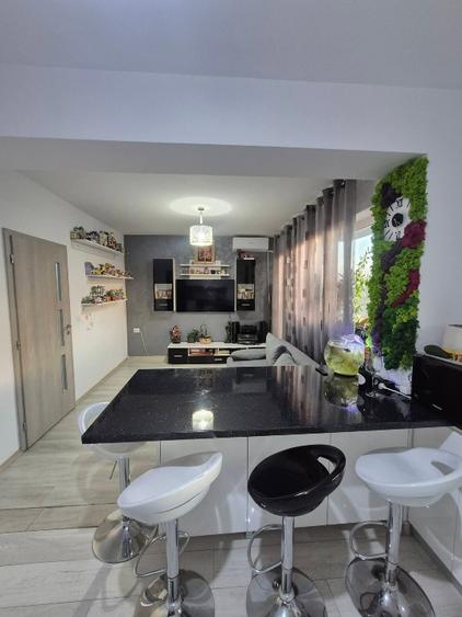 Vând apartament 3 camere