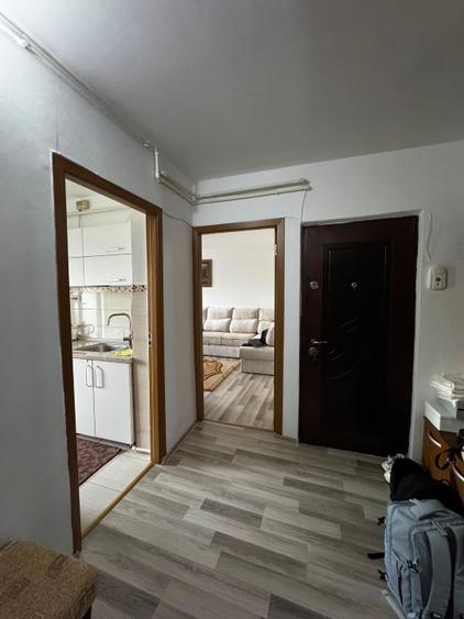 Apartament 2 camere decomandat, centrală proprie, an 1983, Targoviște