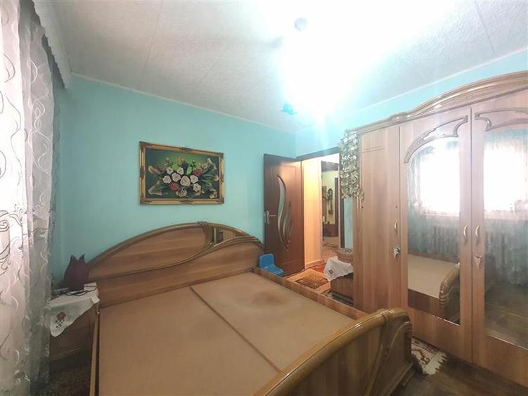 Apartament 3 camere decomandate de vanzare str. Republicii parter