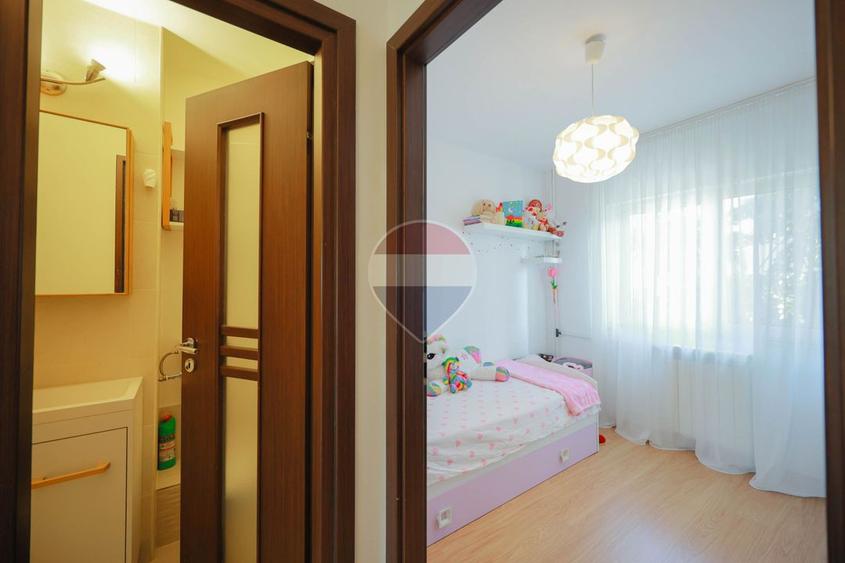 De vânzare apartament cu 4 camere și un loc de parcare, în Rogerius