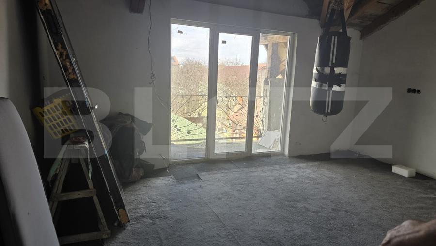 Casa 5 camere, 300 mp, zona UNIO